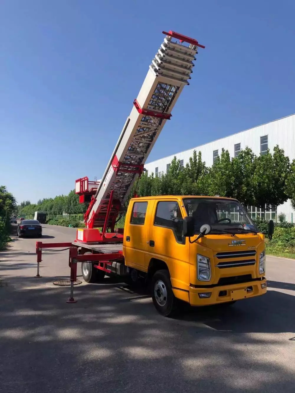 下陆附近的云梯车出租服务：轻松解决高空作业需求