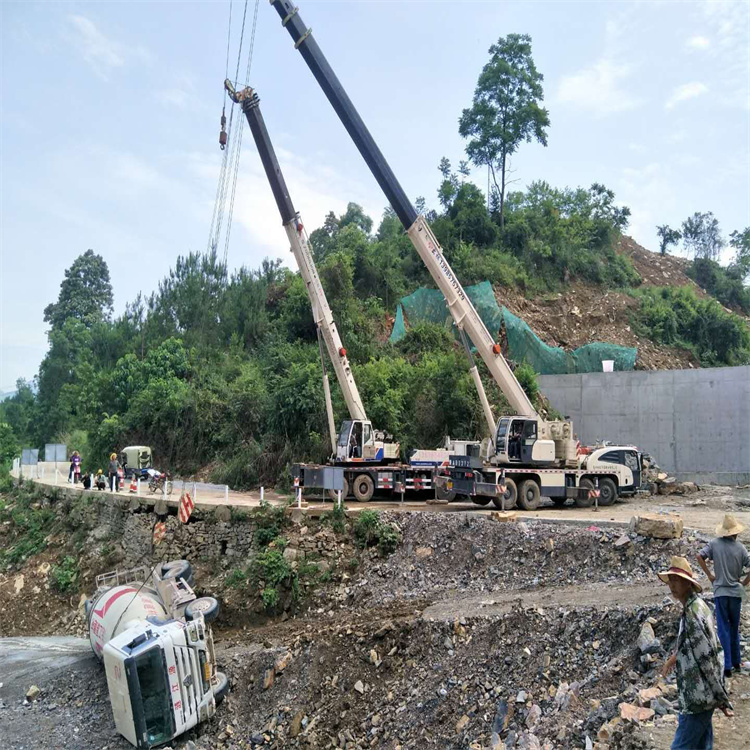 下陆汽车掉沟里叫吊车救援要多少钱
