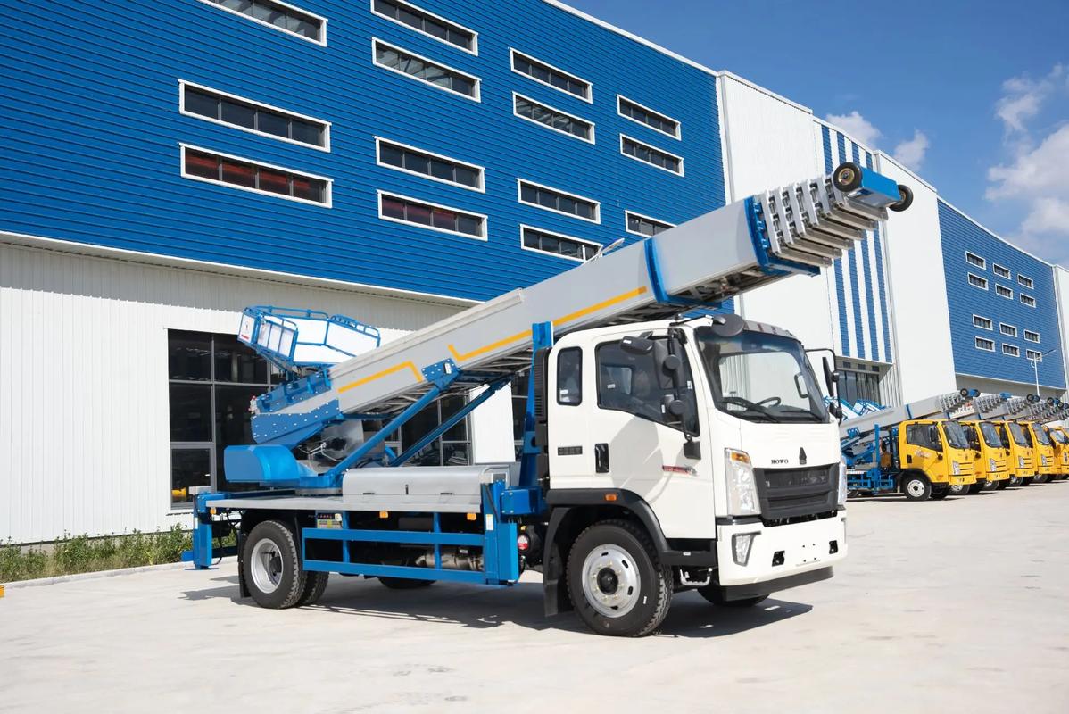 下陆出租云梯车高空作业车 建筑垃圾搬运